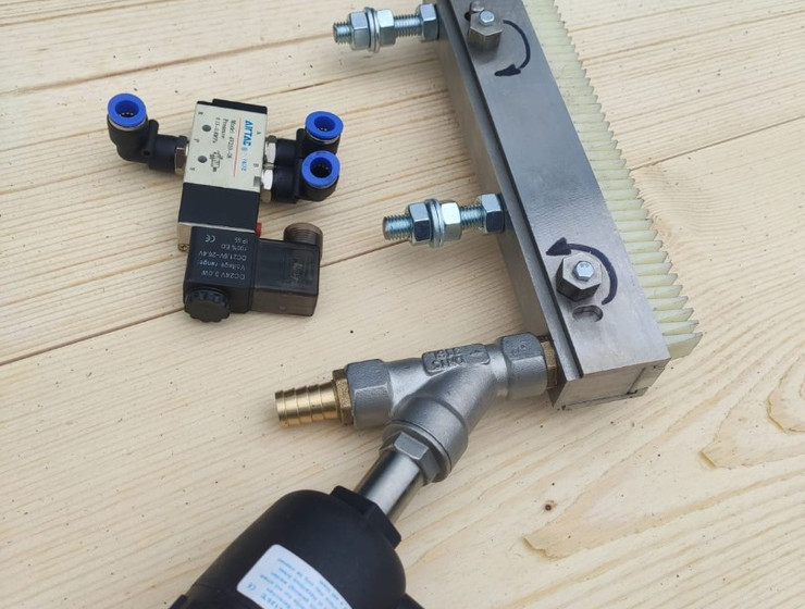 Клеенамаз впрыскного типа с автоматическим контроллером